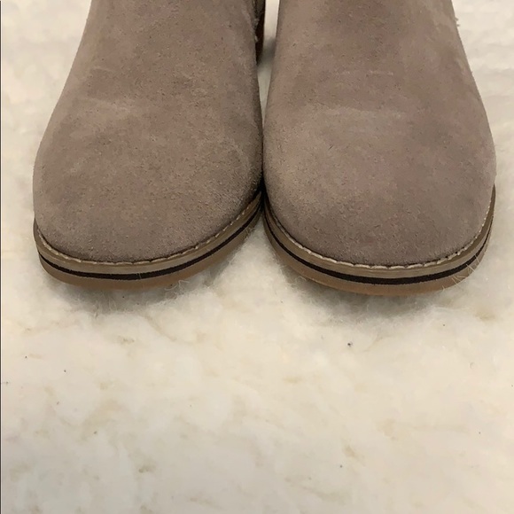 Blondo Linda Tan Ankle Booties - Picture 5 of 11